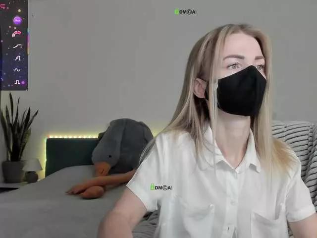 Discover our girls online shows and discover the company of countless livestreamers, with stunning shapes, sex toys and more.