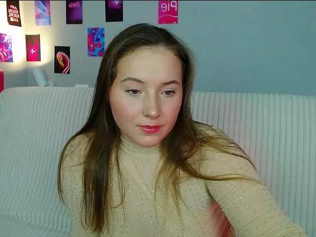 Discover our girls online shows and discover the company of countless livestreamers, with stunning shapes, sex toys and more.