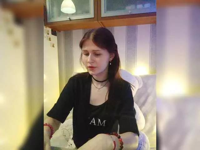 Discover our girls online shows and discover the company of countless livestreamers, with stunning shapes, sex toys and more.
