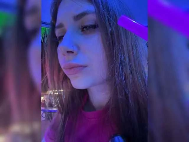 Discover our girls online shows and discover the company of countless livestreamers, with stunning shapes, sex toys and more.