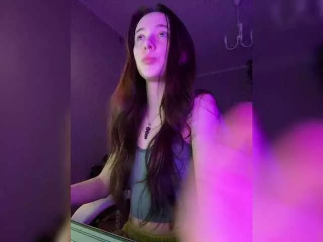 Discover our girls online shows and discover the company of countless livestreamers, with stunning shapes, sex toys and more.