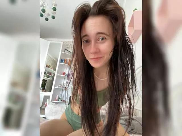 Discover our girls online shows and discover the company of countless livestreamers, with stunning shapes, sex toys and more.