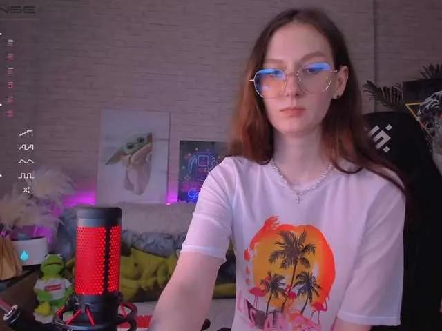 Discover our girls online shows and discover the company of countless livestreamers, with stunning shapes, sex toys and more.