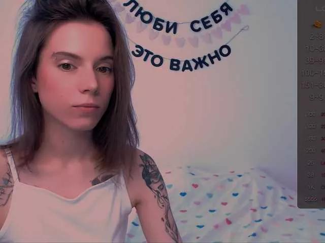 Discover our girls online shows and discover the company of countless livestreamers, with stunning shapes, sex toys and more.