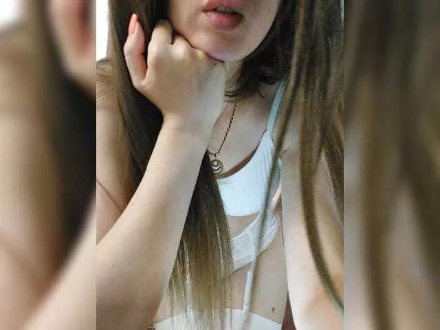 Discover our girls online shows and discover the company of countless livestreamers, with stunning shapes, sex toys and more.