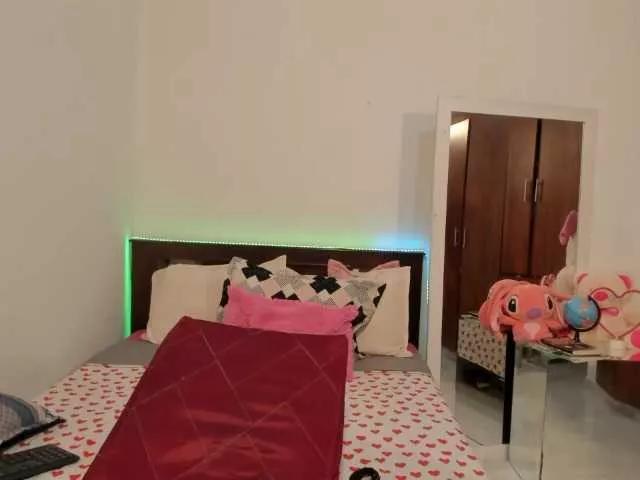 -viioolleettaa- from BongaCams