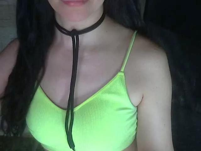 Discover our girls online shows and discover the company of countless livestreamers, with stunning shapes, sex toys and more.