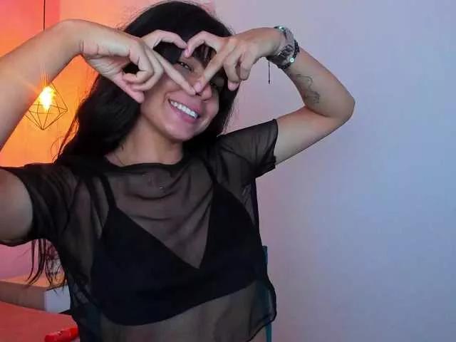 Discover our girls online shows and discover the company of countless livestreamers, with stunning shapes, sex toys and more.