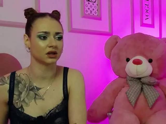 Discover our girls online shows and discover the company of countless livestreamers, with stunning shapes, sex toys and more.