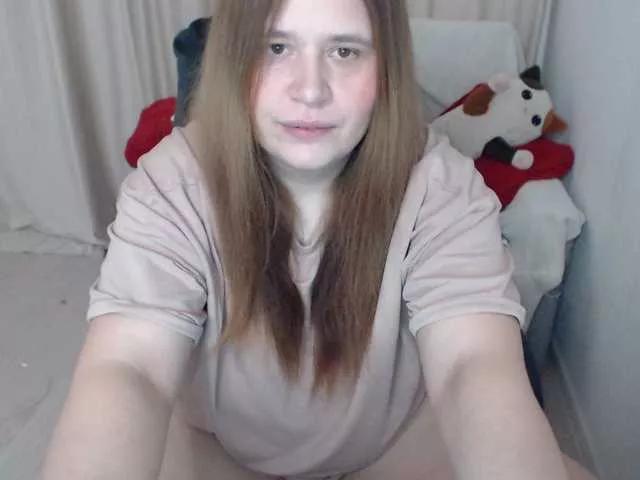 Discover our girls online shows and discover the company of countless livestreamers, with stunning shapes, sex toys and more.