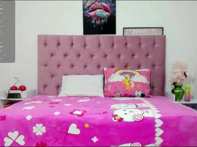 Discover our girls online shows and discover the company of countless livestreamers, with stunning shapes, sex toys and more.