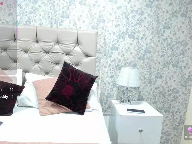 Discover our girls online shows and discover the company of countless livestreamers, with stunning shapes, sex toys and more.