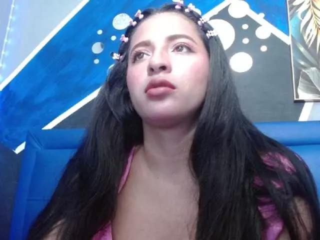 Discover our girls online shows and discover the company of countless livestreamers, with stunning shapes, sex toys and more.