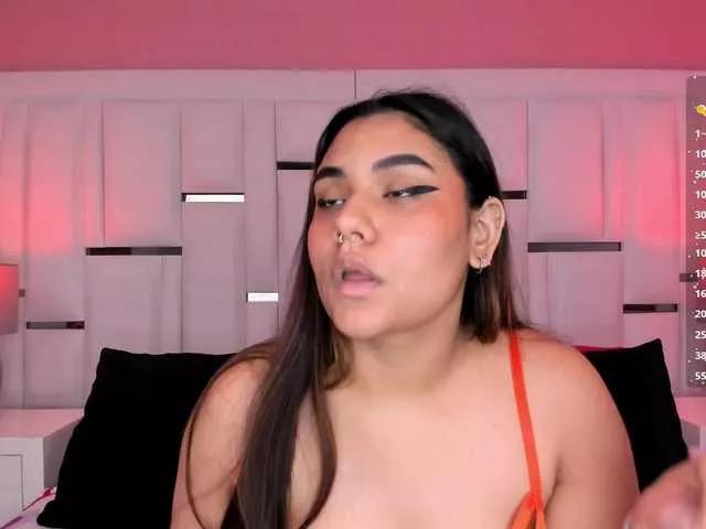 Discover our girls online shows and discover the company of countless livestreamers, with stunning shapes, sex toys and more.