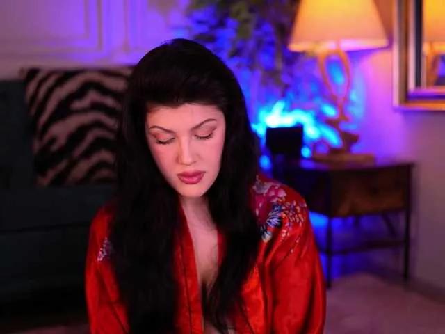 Discover our girls online shows and discover the company of countless livestreamers, with stunning shapes, sex toys and more.