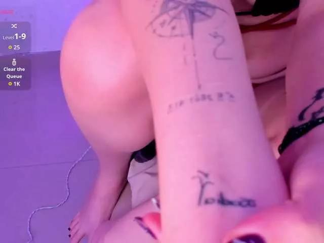Discover our girls online shows and discover the company of countless livestreamers, with stunning shapes, sex toys and more.