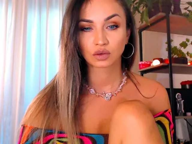 Discover our girls online shows and discover the company of countless livestreamers, with stunning shapes, sex toys and more.