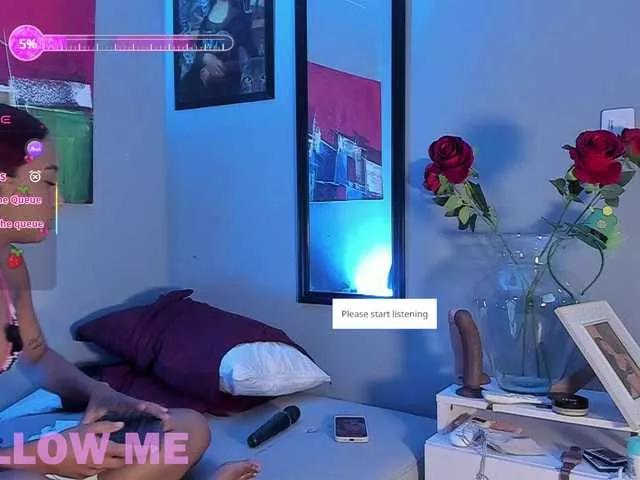 Discover our girls online shows and discover the company of countless livestreamers, with stunning shapes, sex toys and more.