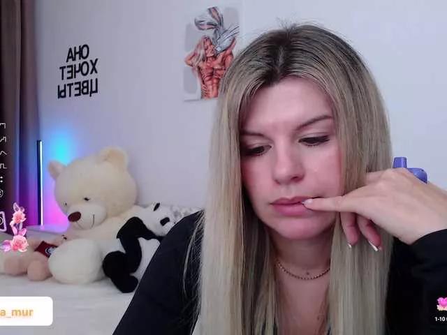 Discover our girls online shows and discover the company of countless livestreamers, with stunning shapes, sex toys and more.