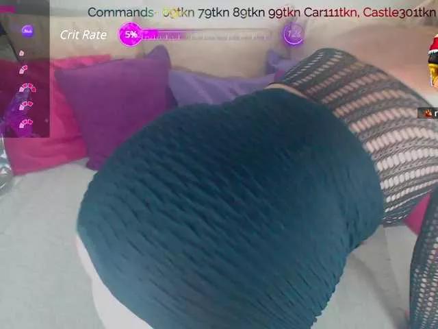 Discover our girls online shows and discover the company of countless livestreamers, with stunning shapes, sex toys and more.