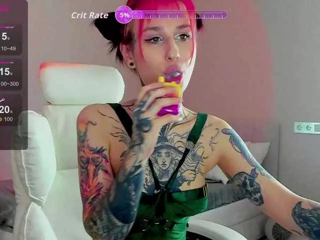 Discover our girls online shows and discover the company of countless livestreamers, with stunning shapes, sex toys and more.