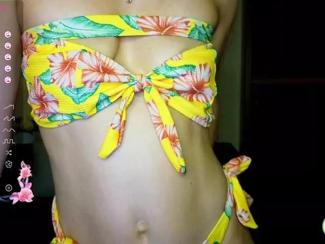 AliannaSoloKisses from BongaCams