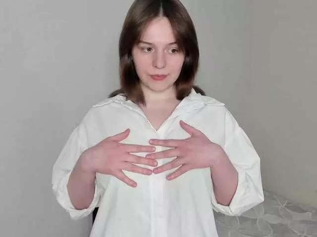 Discover our girls online shows and discover the company of countless livestreamers, with stunning shapes, sex toys and more.