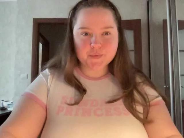 Discover our girls online shows and discover the company of countless livestreamers, with stunning shapes, sex toys and more.