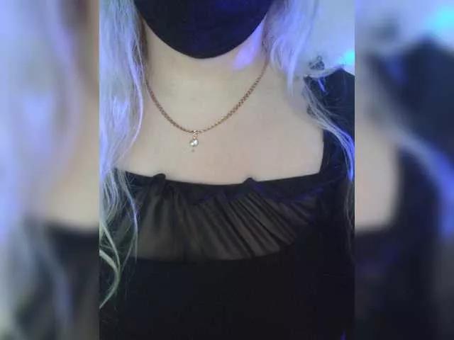 Discover our girls online shows and discover the company of countless livestreamers, with stunning shapes, sex toys and more.