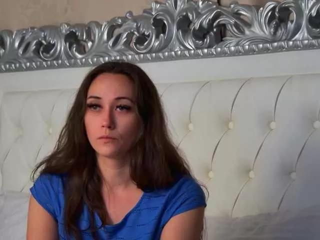 Discover our girls online shows and discover the company of countless livestreamers, with stunning shapes, sex toys and more.