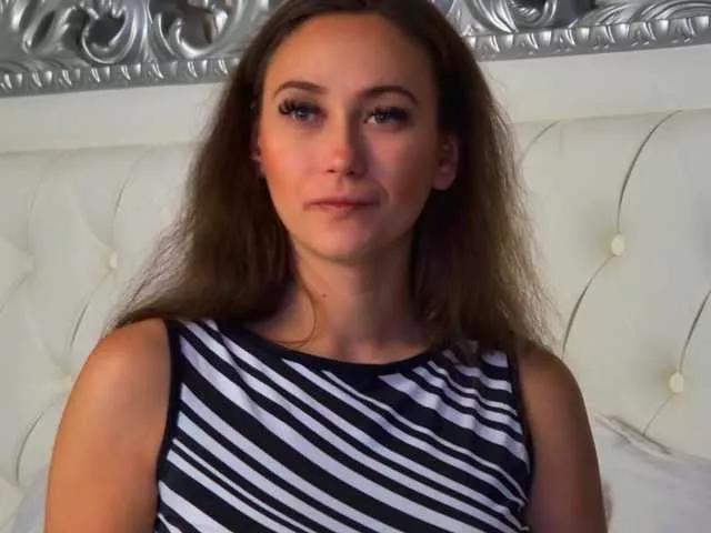 Discover our girls online shows and discover the company of countless livestreamers, with stunning shapes, sex toys and more.