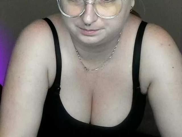 Aliciaredluv from BongaCams is Freechat