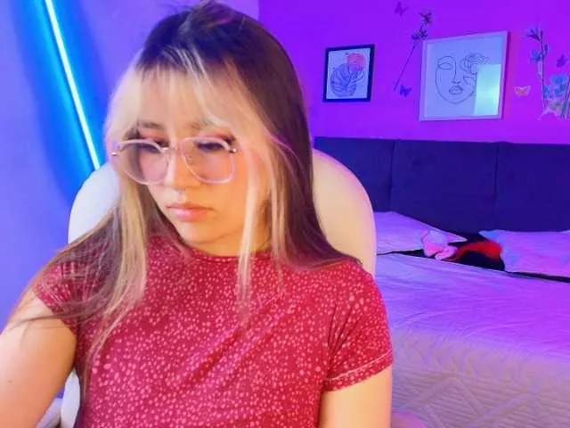 Aliiceyong webcams show profile image 