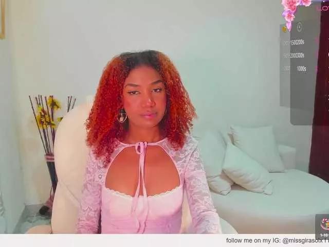 Discover our girls online shows and discover the company of countless livestreamers, with stunning shapes, sex toys and more.
