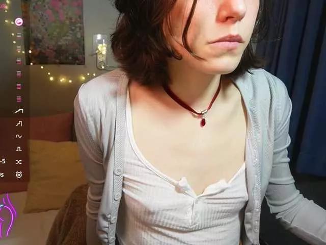 AllyAlice from BongaCams
