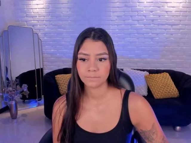 Discover our girls online shows and discover the company of countless livestreamers, with stunning shapes, sex toys and more.