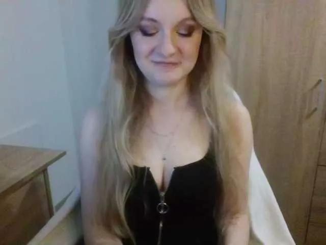 AlmaNatural from BongaCams
