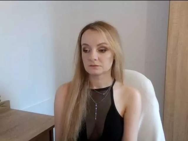 AlmaNatural from BongaCams