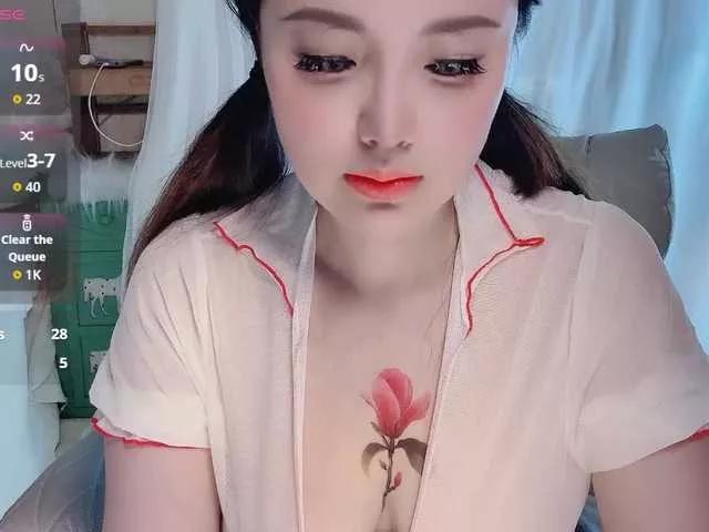 Discover our girls online shows and discover the company of countless livestreamers, with stunning shapes, sex toys and more.