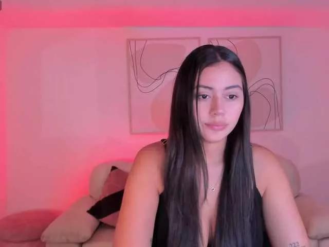 Discover our girls online shows and discover the company of countless livestreamers, with stunning shapes, sex toys and more.