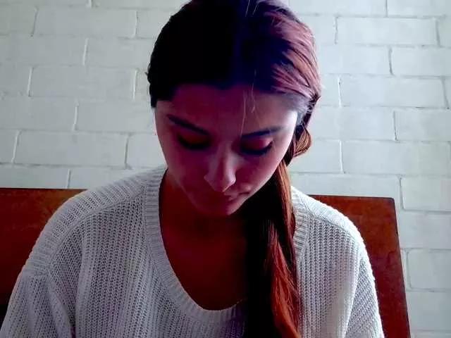 Discover our girls online shows and discover the company of countless livestreamers, with stunning shapes, sex toys and more.