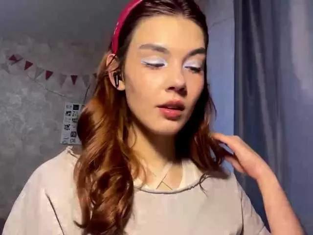 Discover our girls online shows and discover the company of countless livestreamers, with stunning shapes, sex toys and more.