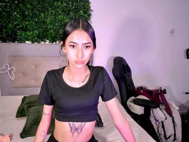 Discover our girls online shows and discover the company of countless livestreamers, with stunning shapes, sex toys and more.