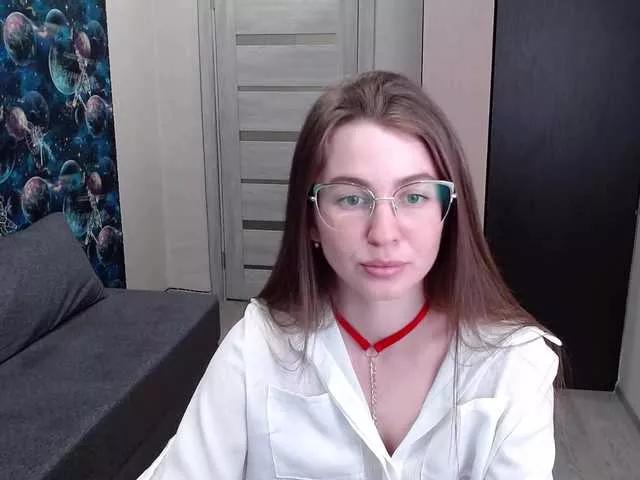 Discover our girls online shows and discover the company of countless livestreamers, with stunning shapes, sex toys and more.