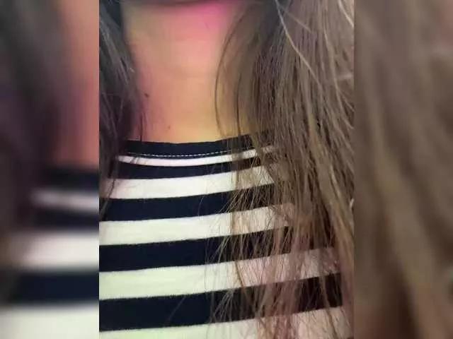Discover our girls online shows and discover the company of countless livestreamers, with stunning shapes, sex toys and more.