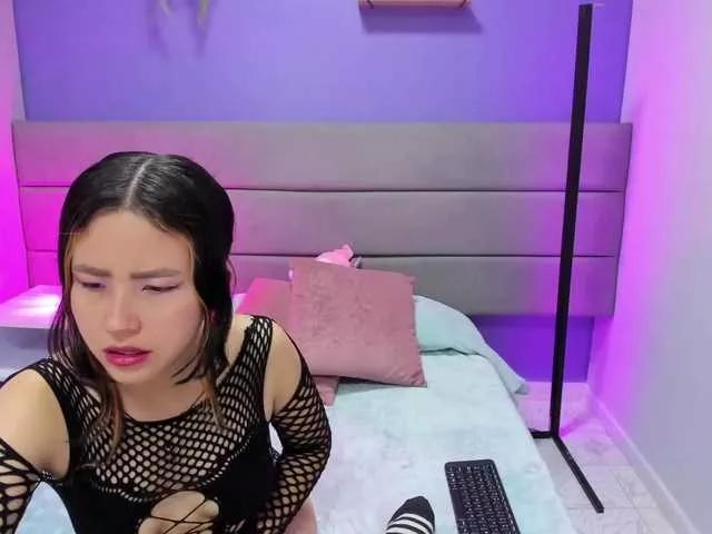 Discover our girls online shows and discover the company of countless livestreamers, with stunning shapes, sex toys and more.