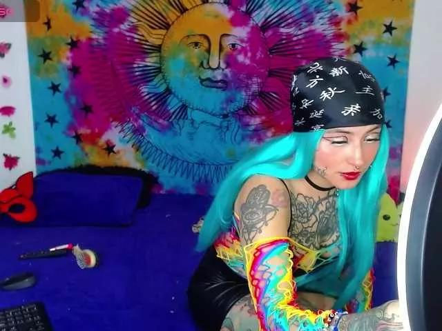 Discover our girls online shows and discover the company of countless livestreamers, with stunning shapes, sex toys and more.
