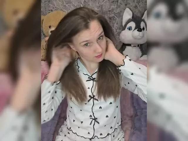 Discover our girls online shows and discover the company of countless livestreamers, with stunning shapes, sex toys and more.