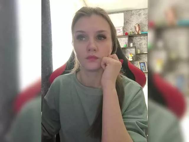 Discover our girls online shows and discover the company of countless livestreamers, with stunning shapes, sex toys and more.
