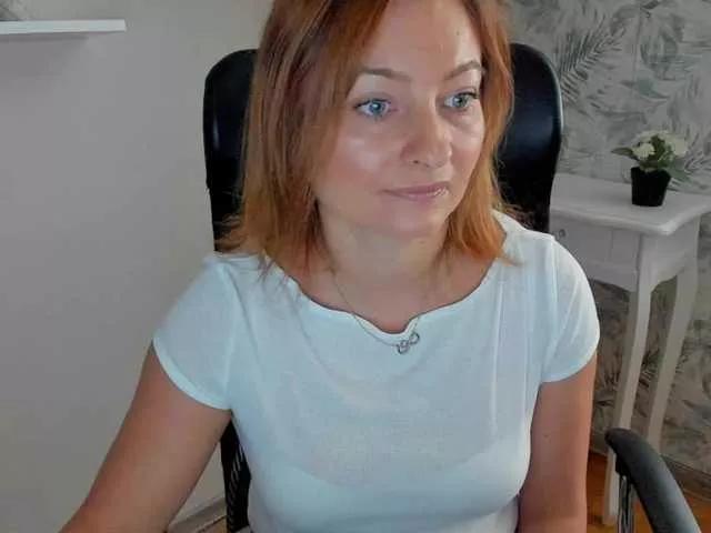 Discover our girls online shows and discover the company of countless livestreamers, with stunning shapes, sex toys and more.